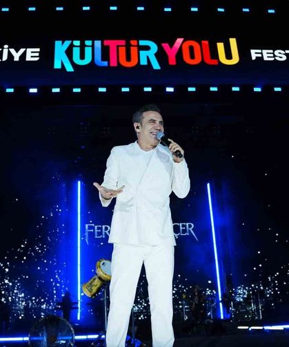 Ferhat Göçer Manisa'yı coşturdu