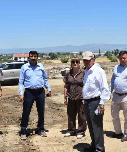 Manisa Büyükşehir Belediyesi Salihli'de yaraları sarıyor