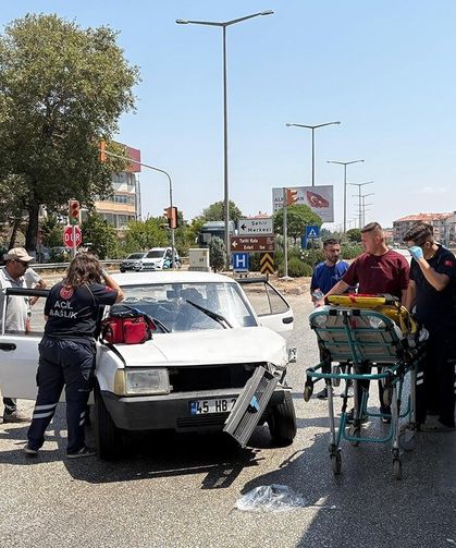 Otomobil ile tır kavşakta çarpıştı: 1 yaralı