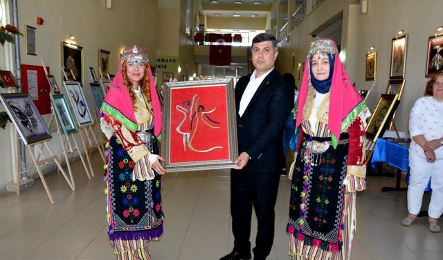 Manisalı öğrencilerden sanat sergisi