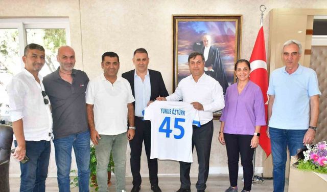 Yunusemre Belediyespor’dan İl Müdürü Yunus Öztürk’e ziyaret