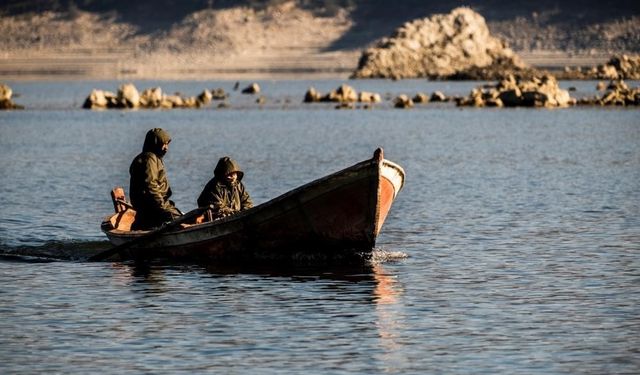 Salihli’de su ürünleri av yasağı başladı