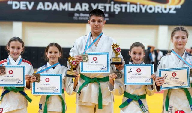 Salihlili judocular Erel ve Madan, Mardin’de şampiyon oldu