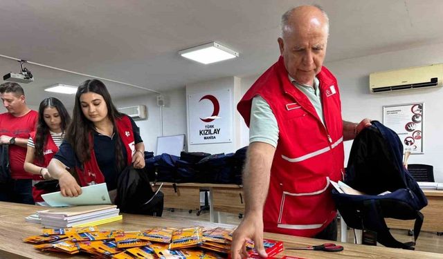 Kızılay’dan ihtiyaç sahiplerine kırtasiye desteği