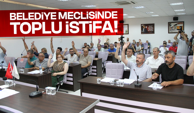 Kula Belediye Meclisi'nde toplu istifa!