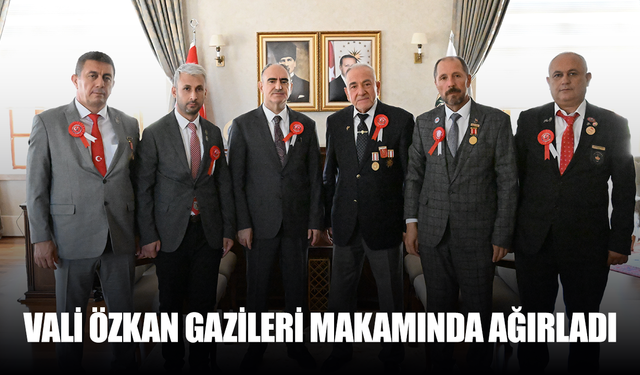 Vali Özkan gazileri makamında ağırladı
