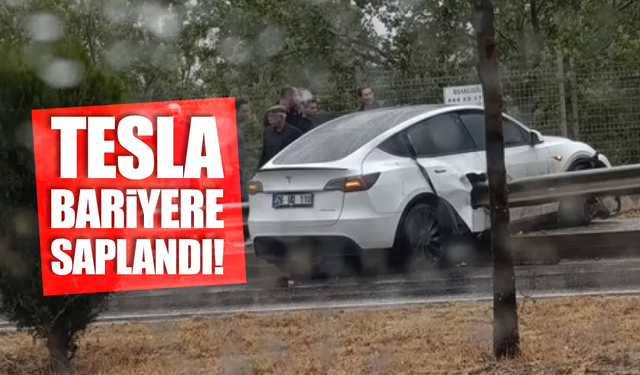 Eskişehir'de kontrolden çıkan Tesla bariyere saplandı!
