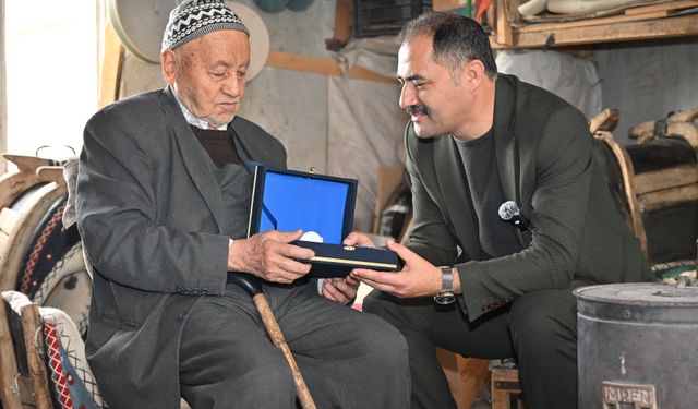 Regaip Kandili'nde, Demirci'de ustalara vefa ziyareti