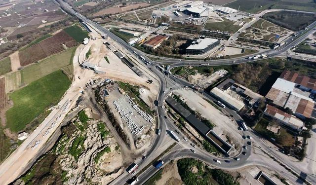 Gediz Kavşağında çalışmalar hız kesmeden devam ediyor