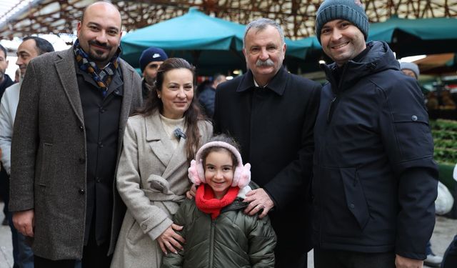 Başkan Balaban ve İl Başkanı Özalper pazar alışverişinde vatandaşlarla buluştu