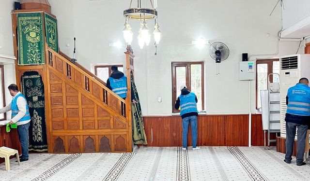 Manisa'da denetimli serbestlik yükümlülerinden camilere 'Ramazan' bakımı