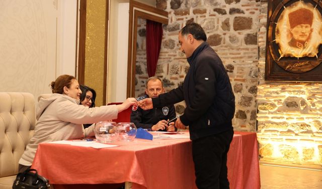 Şehzadeler'de pazarcılar için kura çekimi yapıldı