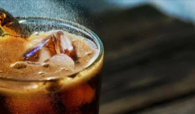 Kalp cerrahından 'sıvı ölüm' uyarısı: Milyarlarca kişinin i̇çtiği o i̇çecek 'ömür çalıyor'