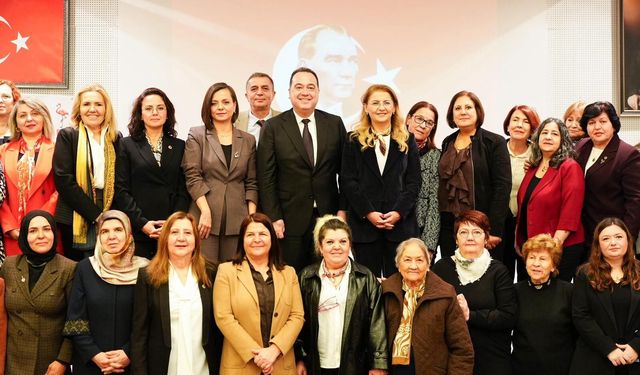 Kadın belediye başkanları Manisa'da buluştu