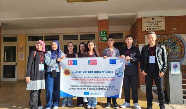 Alaşehirli öğrenciler İtalya'da Türkiye'yi temsil etti