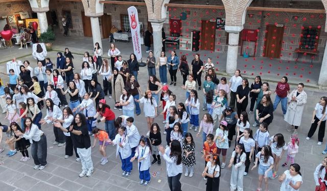 Dünya Dans Günü'nde Şehzadeler'de renkli görüntüler