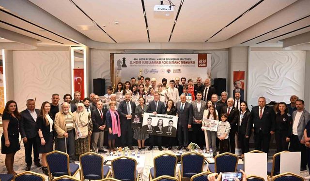 Manisa'da dev satranç turnuvasının şampiyonu Azerbaycanlı Rasulov oldu