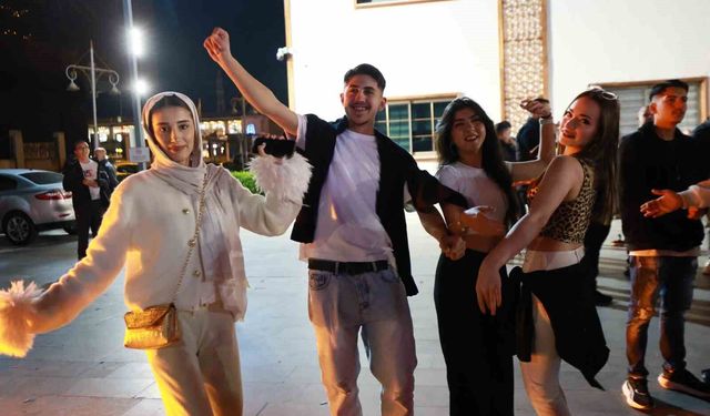 Manisalı Romanlar günlerini kutladı