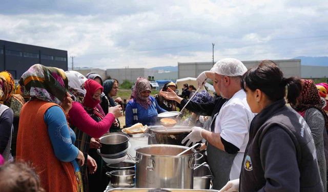 Turgutlu'da mağdur olan tarım işçilerine destek