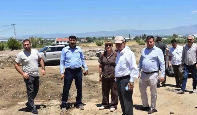 Manisa Büyükşehir Belediyesi Salihli'de yaraları sarıyor