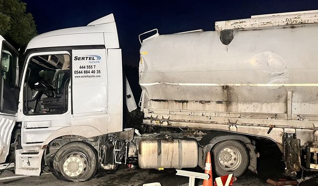 Manisa'da iki tır çarpıştı: 1'i ağır 2 yaralı