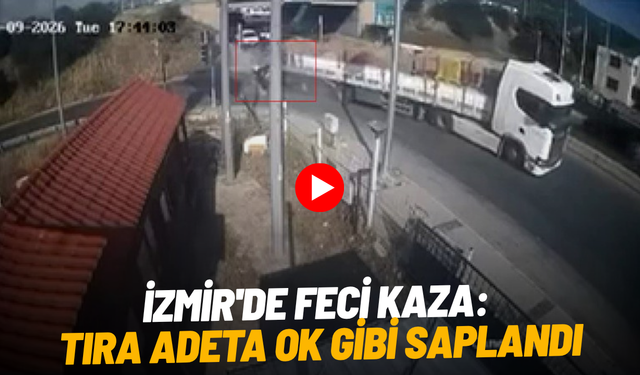 İzmir'de feci kaza: Tıra adeta ok gibi saplandı