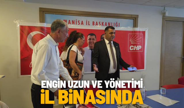 Engin Uzun ve yönetimi il binasında