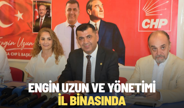 Engin Uzun ve yönetimi il binasında