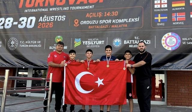 Yunusemre'nin güreşçileri Malatya'dan madalyalarla döndü