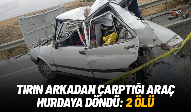 Tır, otomobile arkadan çarptı: 2 ölü