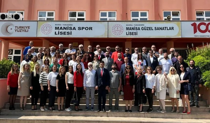 Manisa’da Öğretmenler Günü’nde öğretmenler sahneye çıkacak