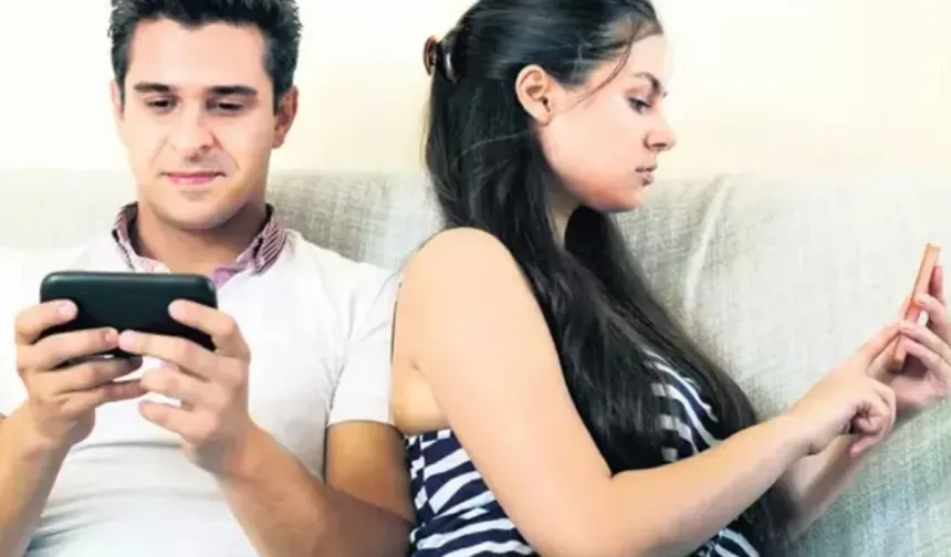 Phubbing aile ilişkilerini zorlaştırıyor