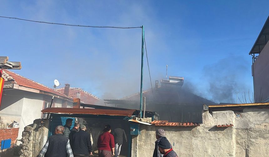 Kula’da müstakil evde çıkan yangın paniğe neden oldu