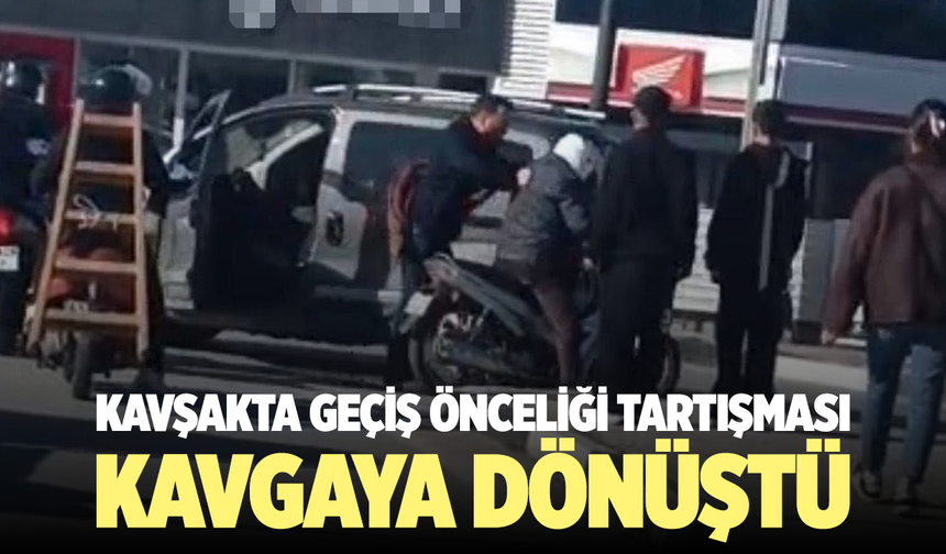 Kavşakta geçiş önceliği tartışması kavgaya dönüştü: Taraflar birbirlerine girdi