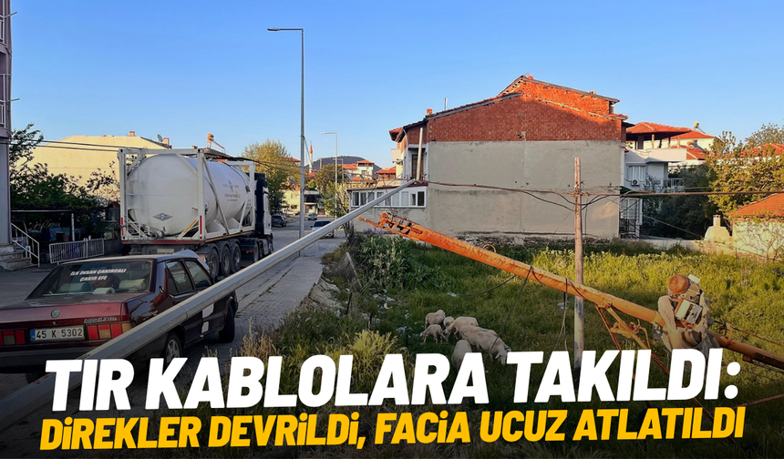 Tır kablolara takıldı: Direkler devrildi, facia ucuz atlatıldı