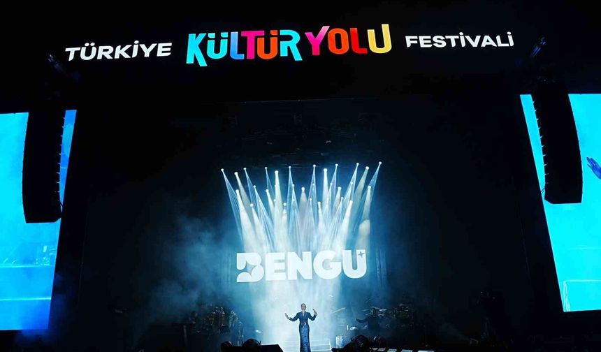 Bengü'den Manisa'da muhteşem gece