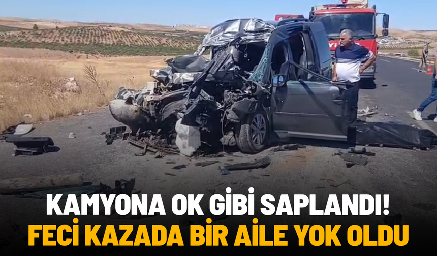 Kamyona arkadan çarpan hafif ticari araç hurdaya döndü: Aynı aileden 4 kişi öldü