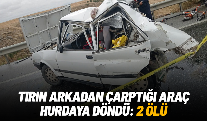 Tır, otomobile arkadan çarptı: 2 ölü