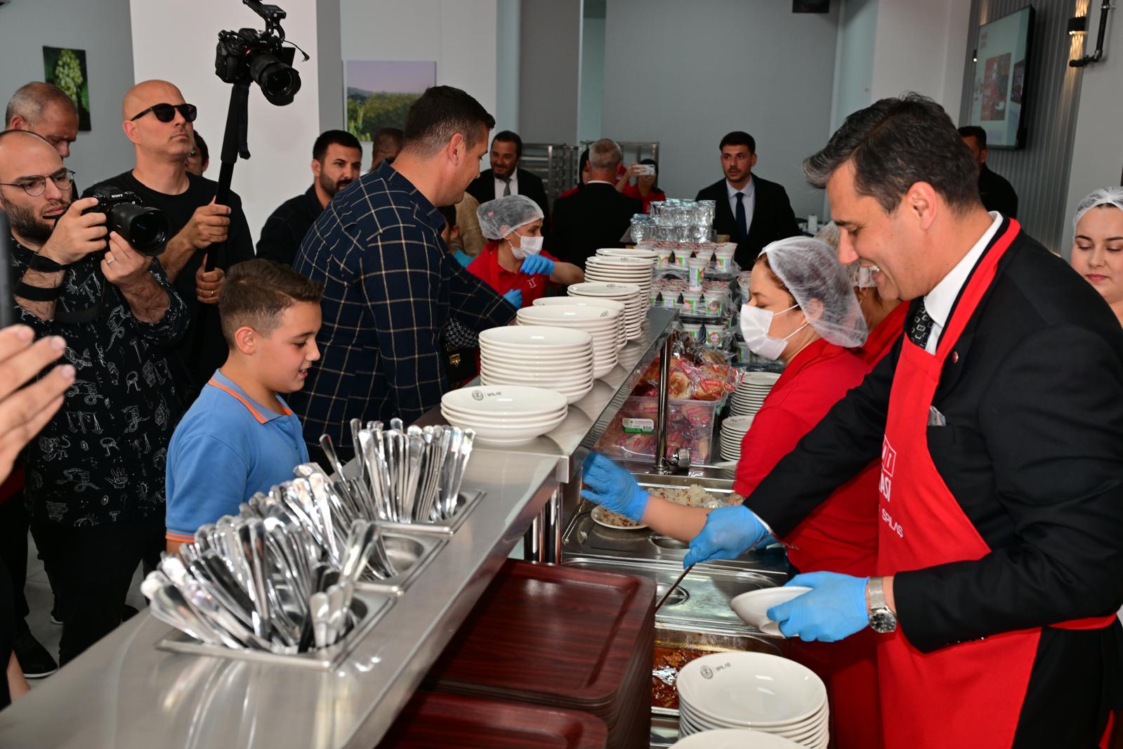 Büyükşehir’in 5. Kent Lokantası Muradiye’de Açıldı (8)