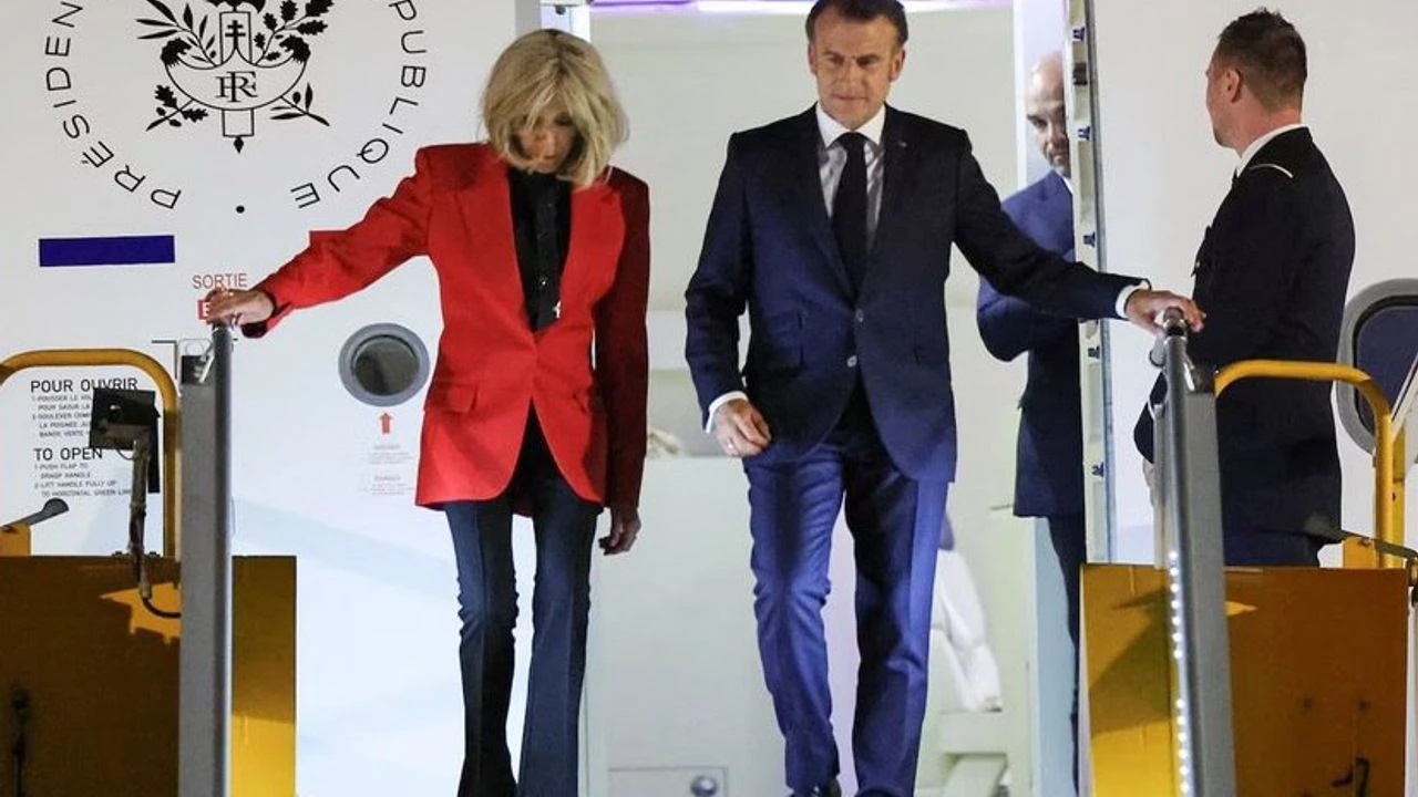Esi Brigitte Macronukameralarin Onunde Tokatladi