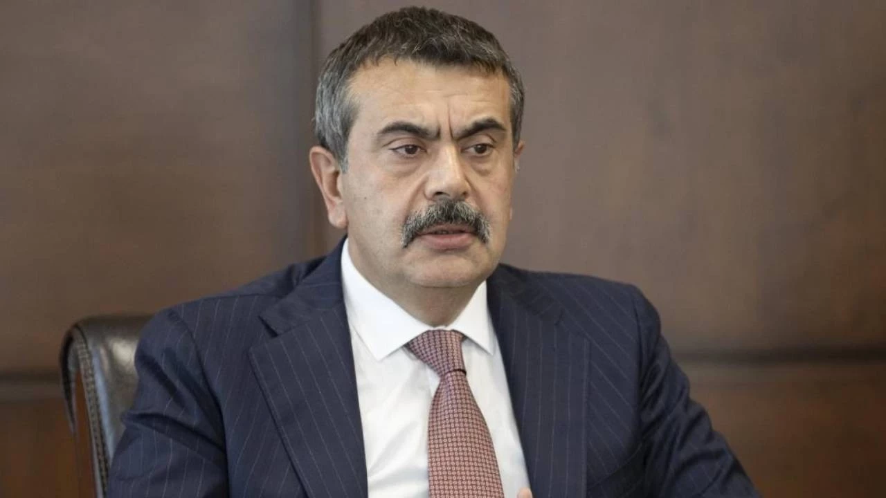 Okullarda Ara Tatil Kaldiriliyor Mu Milli Egitim Bakani Bu Soruya Yanit Verdi Leqo Cover