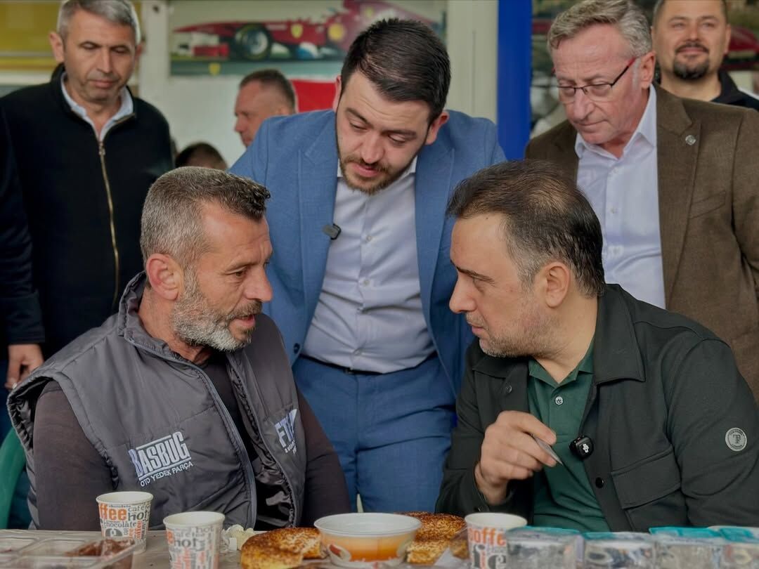 Manisa Küçük Sanayi Sitesi’nde Esnaf Kardeşlerimizle Kahvaltıda Bir Araya Geldik.çayımızı Içtik, (1)