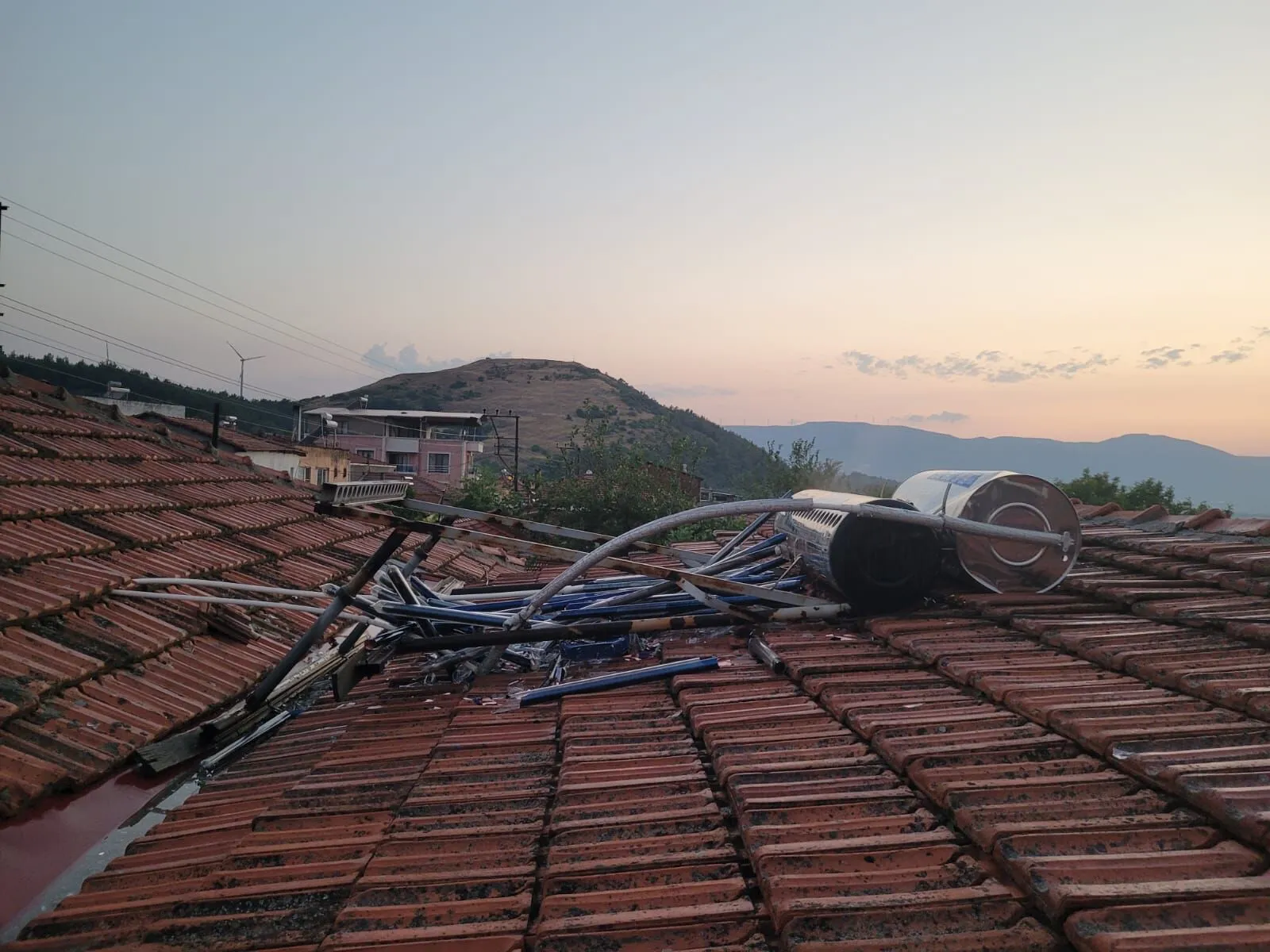 Manisada Saganak Ve Firtina Etkili Oldu 1