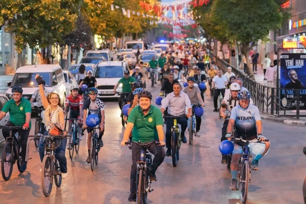 Manisada Pedallar Temiz Cevre Ve Saglikli Yasam Icin Cevrildi 3